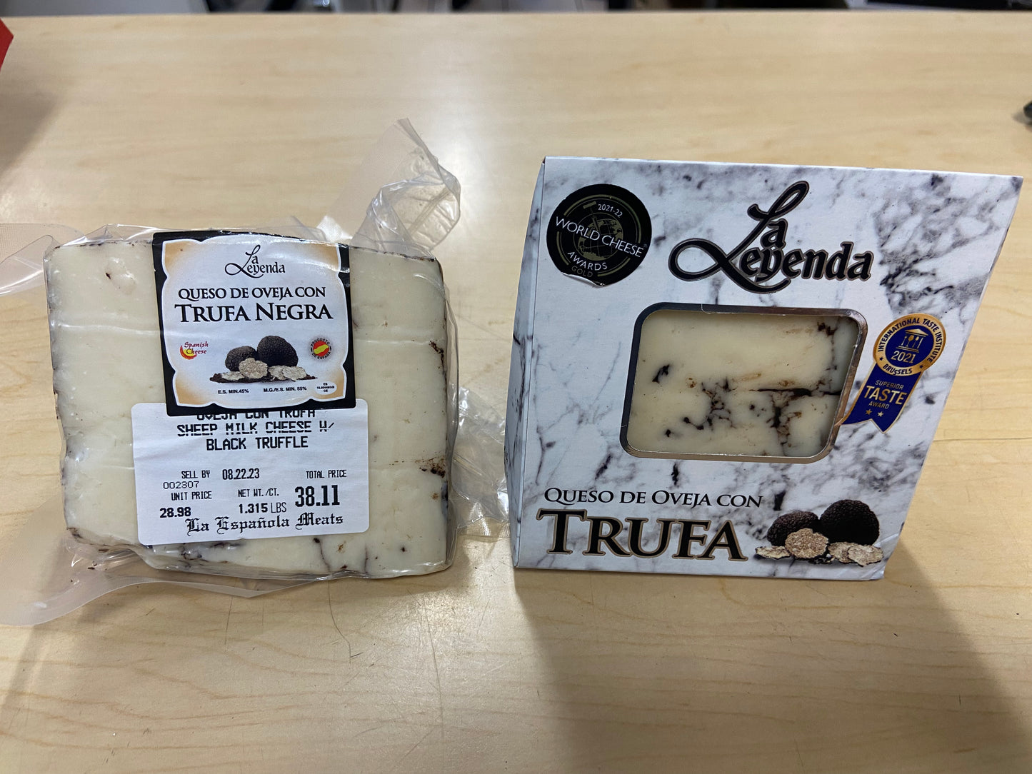 La leyenda Sheep's Milk Cheese With Black Truffle-(7.05/200 g)