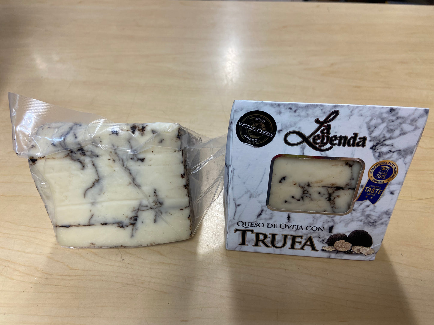 La leyenda Sheep's Milk Cheese With Black Truffle-(7.05/200 g)